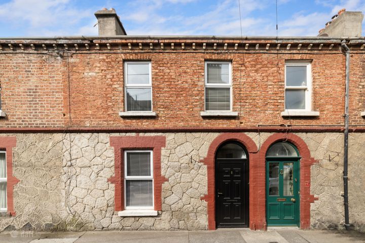 8 BRENNANS PARADE, STRAND RD, BRAY