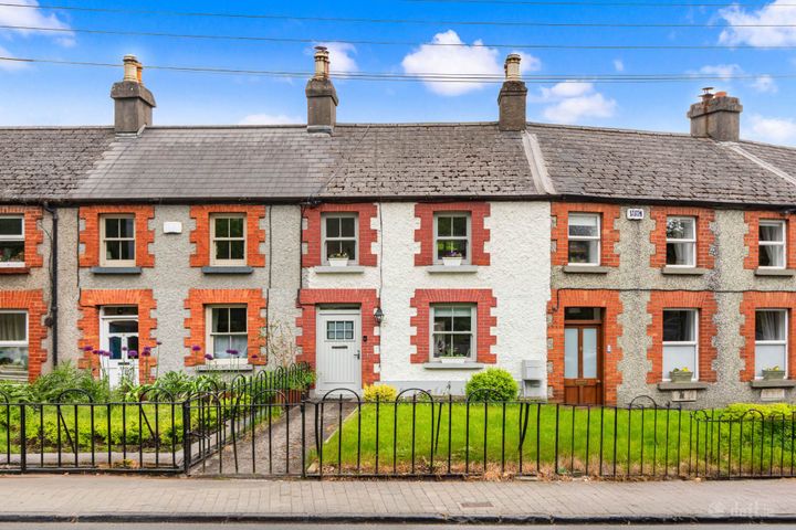 4 SARSFIELD TERRACE, MAIN ST, LUCAN