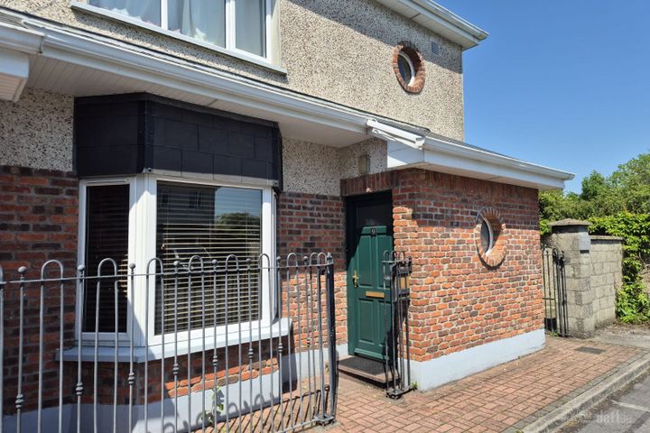 9 CURRAGH COURT, BISHOP ST, TUAM