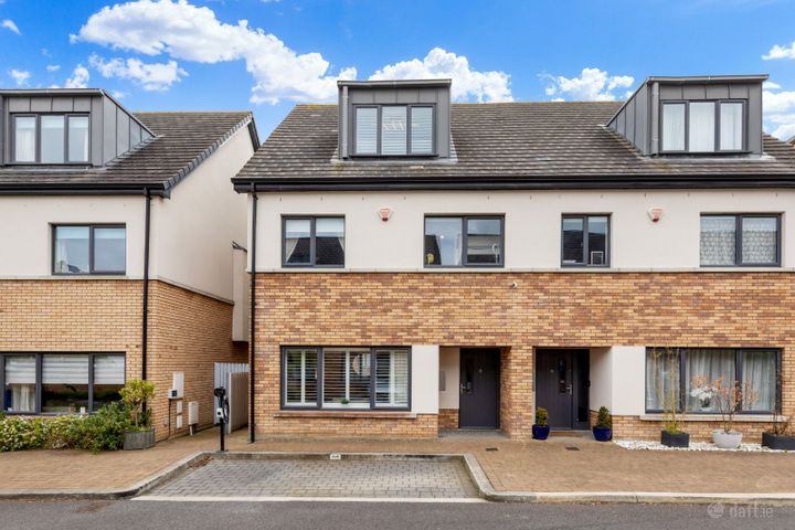 18 The Avenue, Carrickmines Green, Glenamuck Road