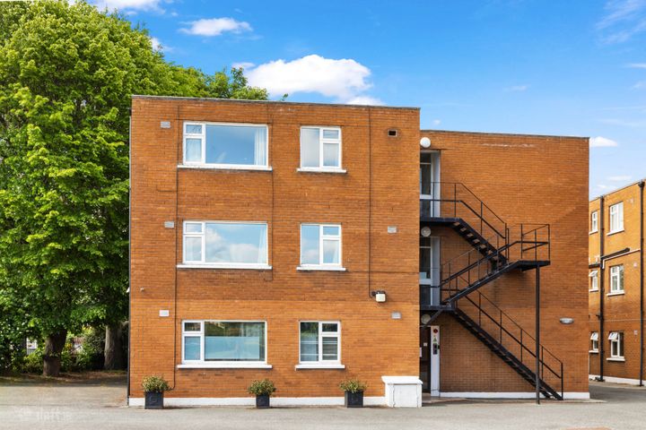 4 CLAREMONT COURT, CLAREMONT RD, SANDYMOUNT DUBLIN 4