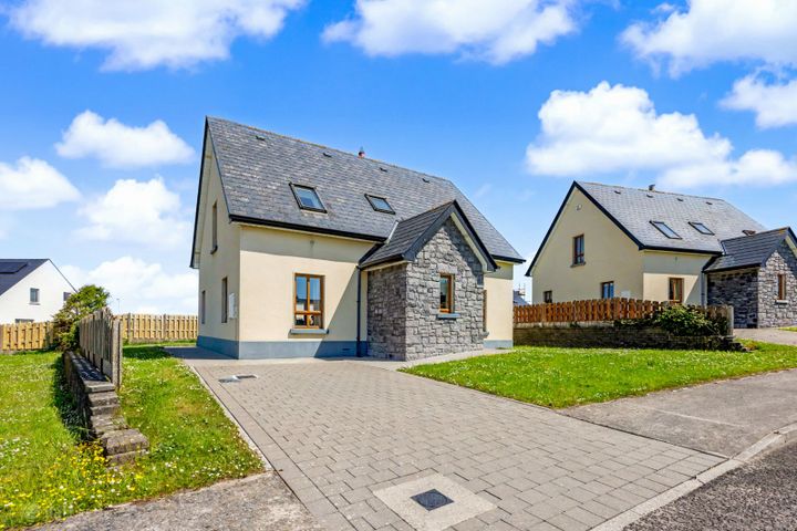 C33 CAHERMORE HOLIDAY VILLAGE, ENNISCRONE, CO SLIGO