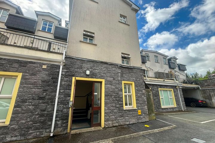 10 THE COURTYARD, MAIN ST, DUNLEER