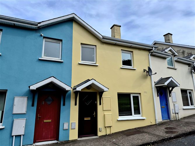 4 NA FUINSEOGA, SPRING LANE, BLACKPOOL