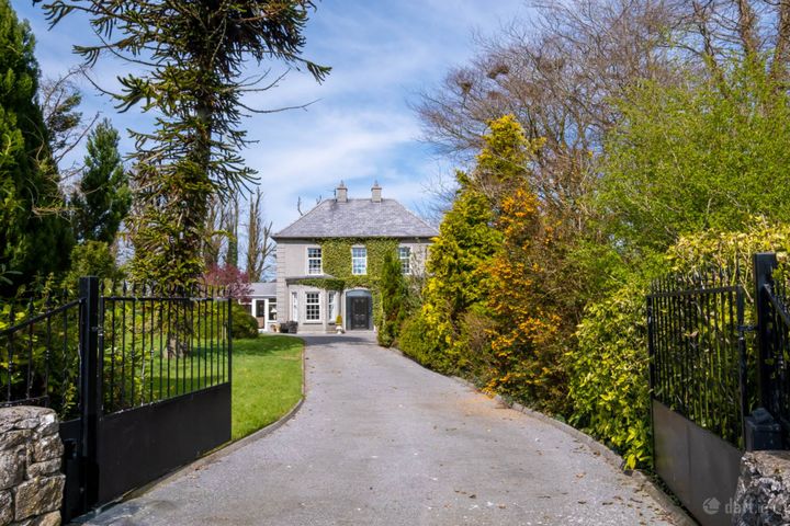 Castlepark House, Clogharevaun, Athenry, Co. Galway, H65K003
