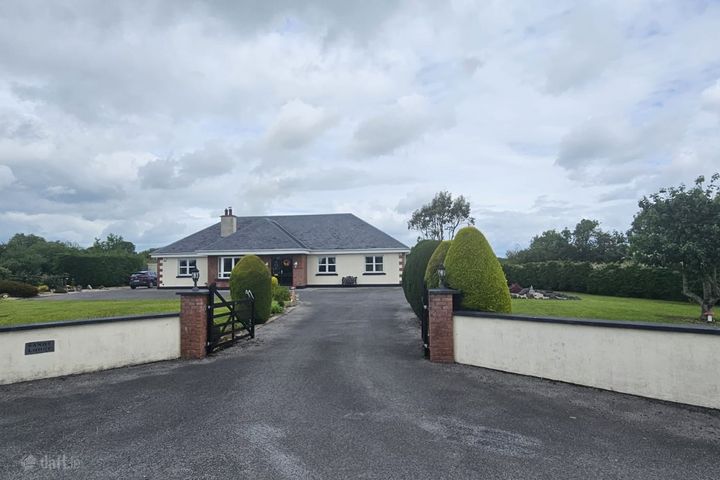 SANDYLODGE, LUSMAGH, BANAGHER