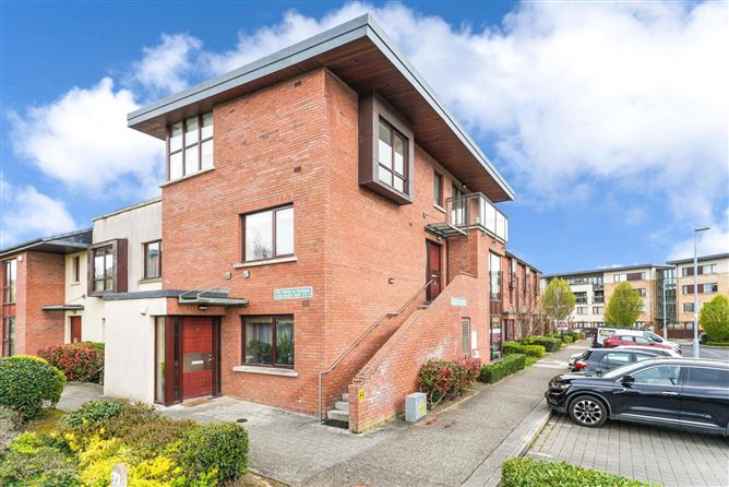 1 CASTLEGATE GRANGE, ADAMSTOWN CASTLE, LUCAN, CO. DUBLIN