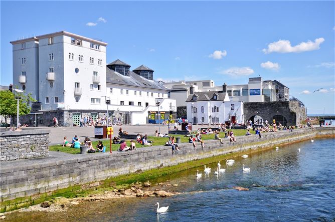 11 PORTMORE, SPANISH ARCH, GALWAY