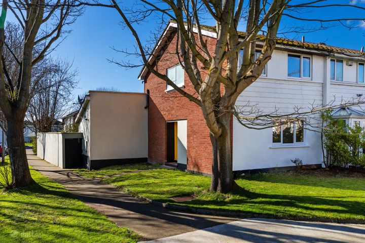 113 Bayside Boulevard North, Sutton