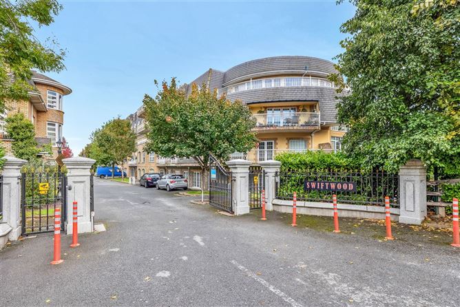212 SWIFTWOOD, GARTERS LANE, SAGGART