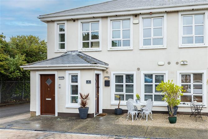 6 WOODLAND COURT, MAIN ST LOWER, RUSH