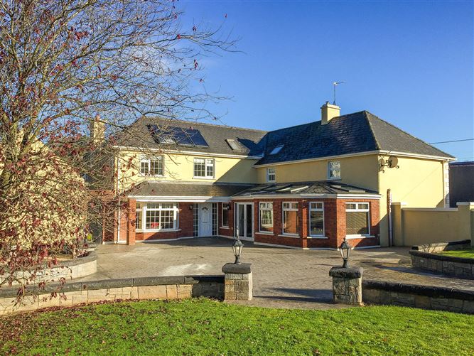 Commercial Premises & 5-Bed House, Hollyford Village, Hollyford, Co. Tipperary