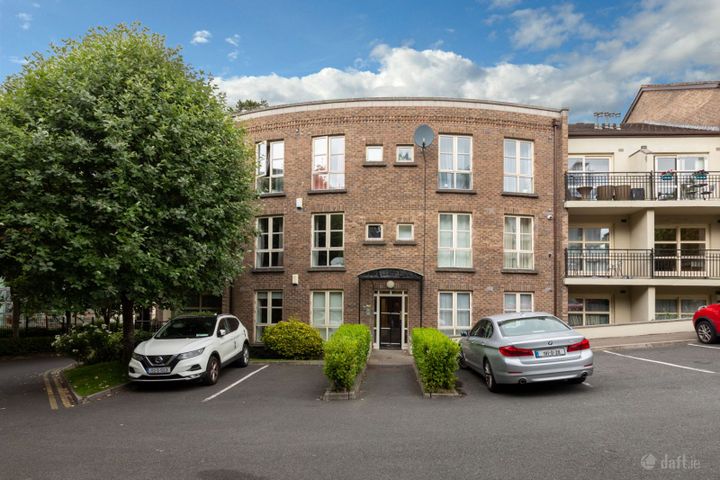 8 RIDGEFORD, SANDYFORD RD, DUNDRUM DUBLIN 16