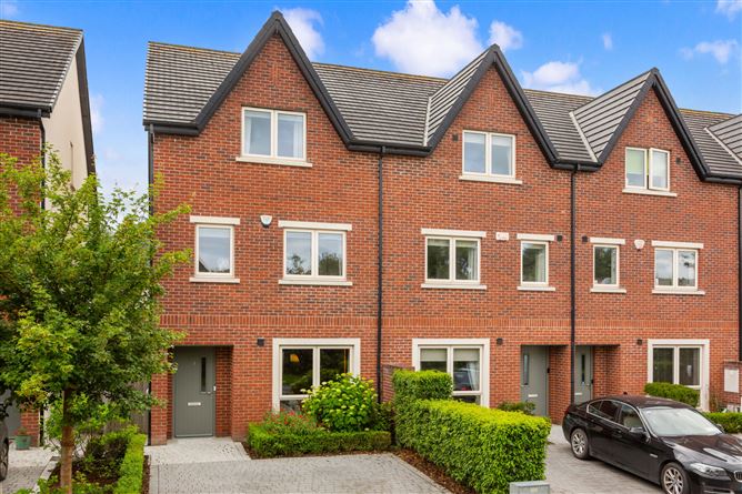 8 SHACKLETON AVENUE, LUCAN, CO DUBLIN