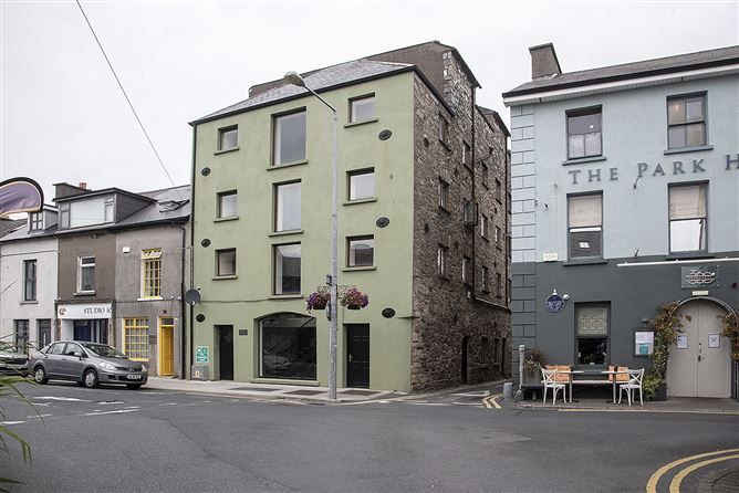8 MOLONEYS STORES, DUNGARVAN, WATERFORD