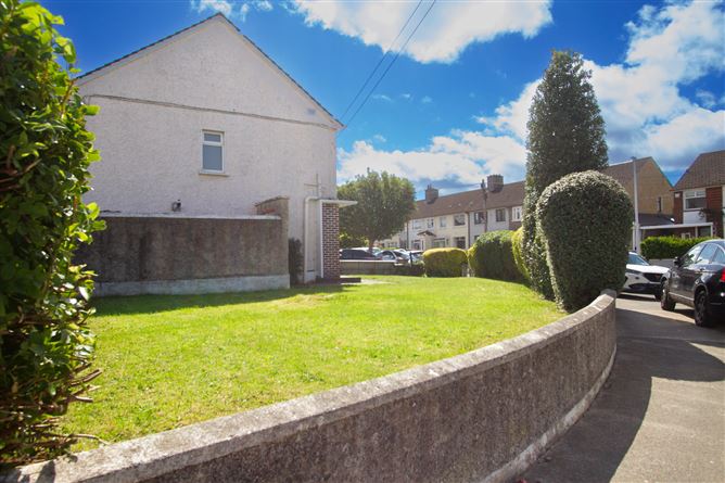 33 Loreto Crescent, Rathfarnham, Dublin 14, D14HW72