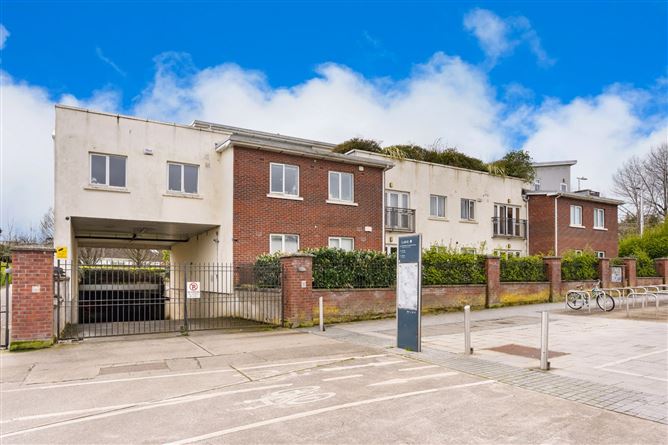 6 CARMICHAEL HALL, WINDY ARBOUR, DUNDRUM