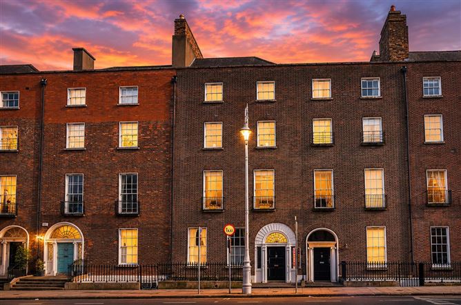 21 Dunloe Hall, 27 Merrion Street Upper, Dublin 2