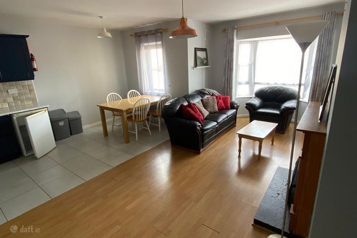 3 AN PAIRC, BRUACH NA HABHAINN, ENNIS