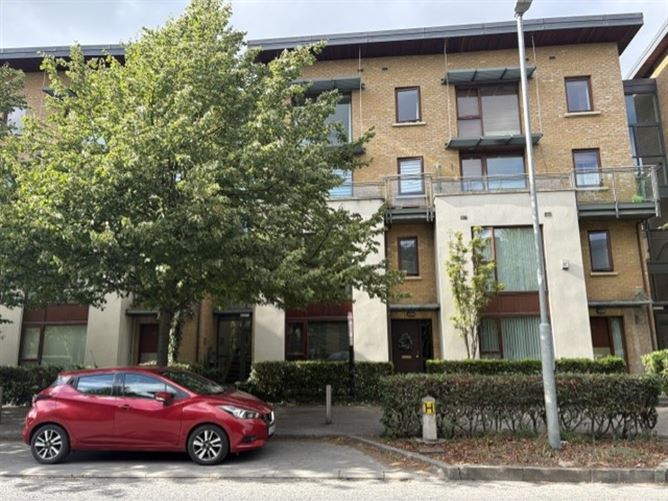 36 CASTLEGATE WAY, ADAMSTOWN, LUCAN