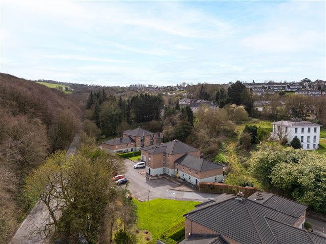 17 Woodville, Rochestown, Co. Cork, T12X382