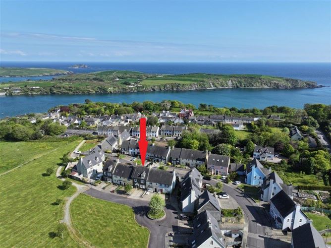 34 The Lawn, Castletownshend, Union Hall, Co. Cork, P81R624