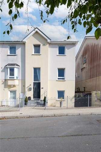 80 WOODFIELD STATION RD, BLARNEY, CORK