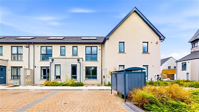 18 THE COURTYARD, KILMARTIN GROVE, HOLLYSTOWN