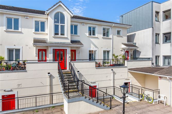 23 ST HELENS COURT, LOWER GOERGES ST, DUN LAOGHAIRE