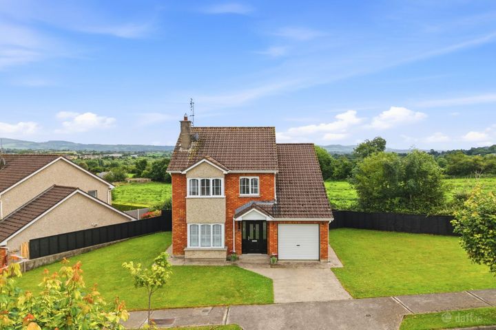 25 Castle Court, Waterford Road, Carrickbeg, Carrick-on-Suir, Co. Tipperary, E32DH30