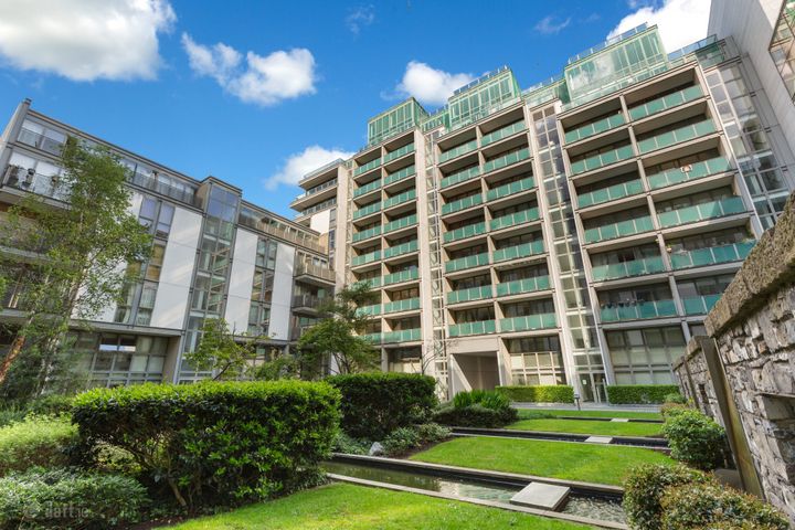 42 Saunders house, Spencer Dock, Dublin 1