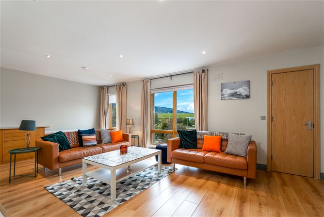 5 The Crescent, Carrickmines Green, Carrickmines, Dublin 18, D18TX48