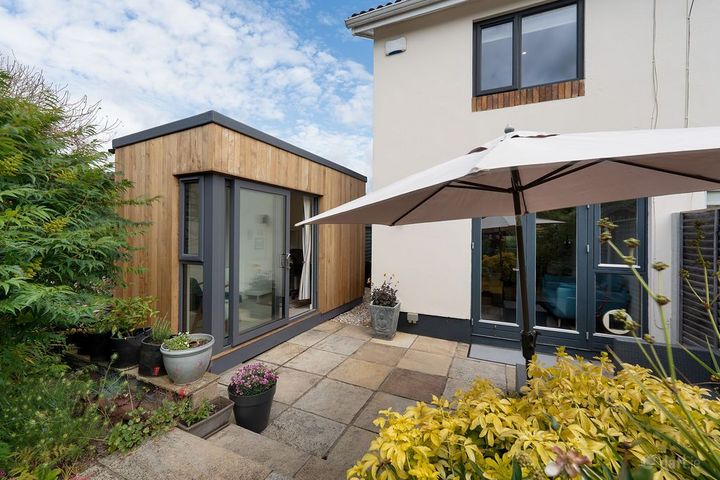 8 ROSEMOUNT COURT, ROSEMOUNT TERRACE, BLACKROCK, CO. DUBLIN
