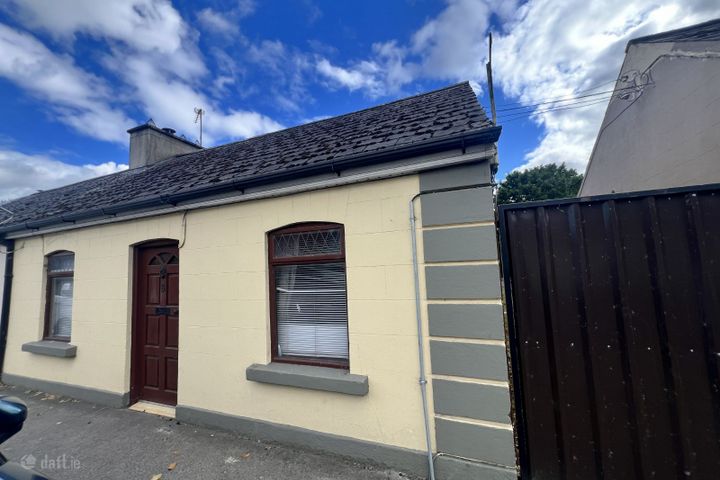 8 BRACKLONE STREET, PORTARLINGTON, CO. LAOIS