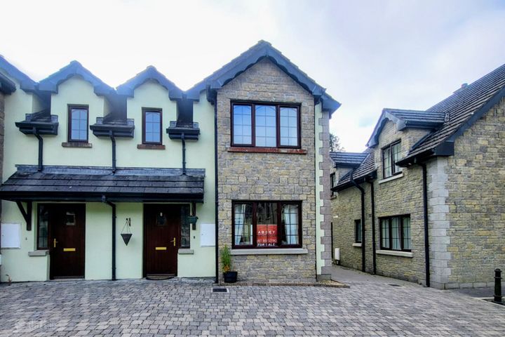 19 Crofton Ct. Lough Rinn, Mohill, Leitrim