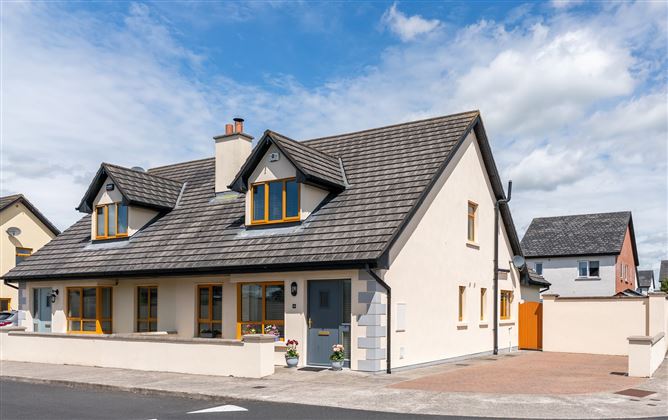 38 BROWNSTOWN MANOR, THE CURRAGH, COUNTY KILDARE