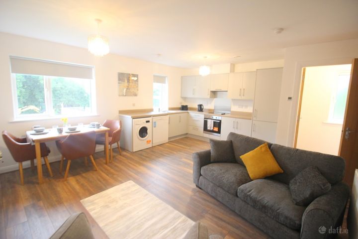 43 OAKWOOD PARK, DERRINTURN, CO KILDARE
