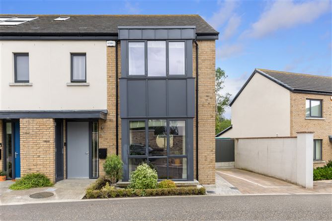 22 THE AVENUE, CARRICKMINES MANOR, GLENAMUCK ROAD