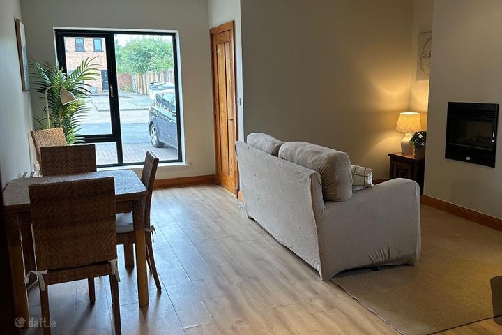 Modern 2-Bed Apartment with Garden | €2,500/month Mullán Mór, Tuam Road, Co. Galway