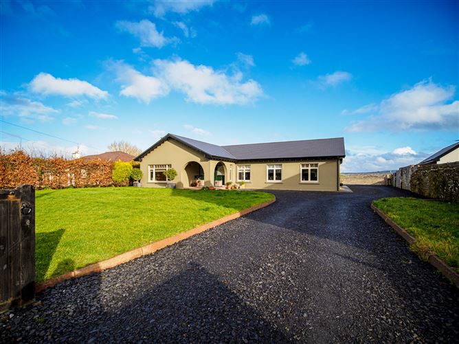 Knockavallig, Duagh, Listowel, Co. Kerry, V31EW74