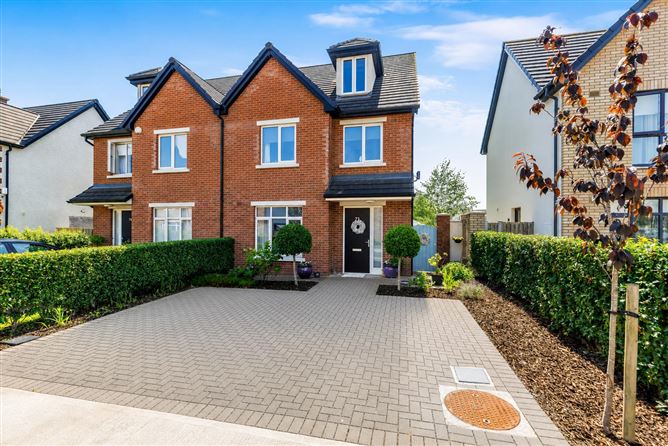 73, Effernock Green, Effernock