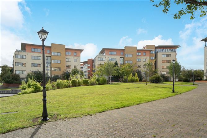8 THE OVAL, TULLYVALE, CABINTEELY