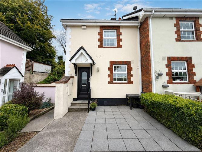 18 CROSSTREES, MAIN STREET, HOWTH