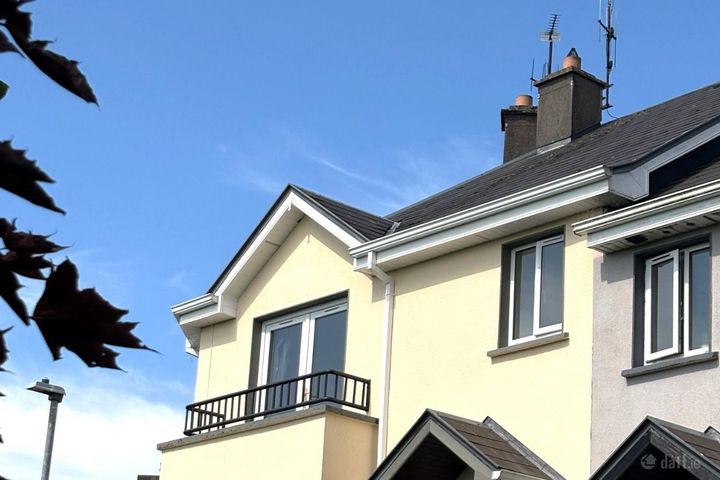 5 An Srúthan, Cross Street, Loughrea, Co. Galway, H62PK65