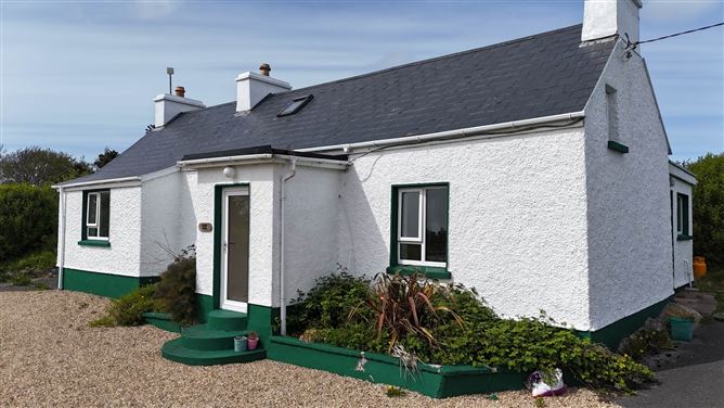MEADOW COTTAGE, THE ACRES, BURTONPORT
