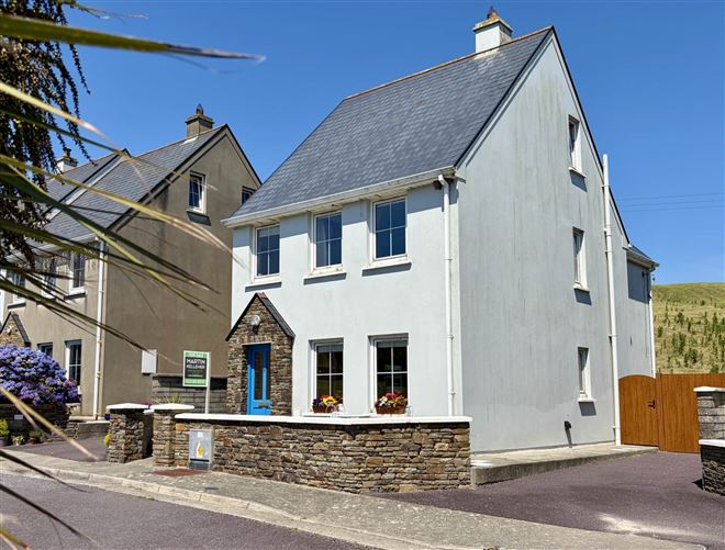 8 CEOL NA MARA, ROSSCARBERY, CO CORK
