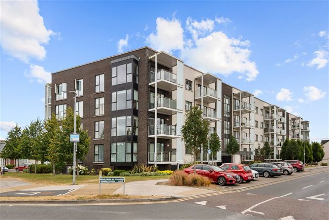 35 CROFTON HALL, DISWELLSTOWN, CASKLEKNOCK