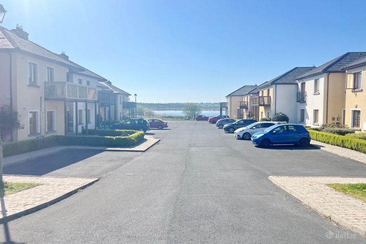 32 WATERS EDGE, LANESBOROUGH, ROSCOMMON
