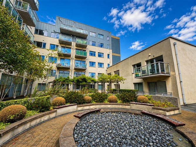 APT 13 FRASCATI HALL, SWEETMANS AVE, BLACKROCK
