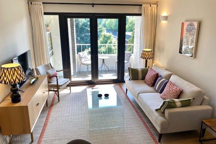 4 ANGLESEA HOUSE, BALLSBRIDGE COURT, SERPENTINE AVE
